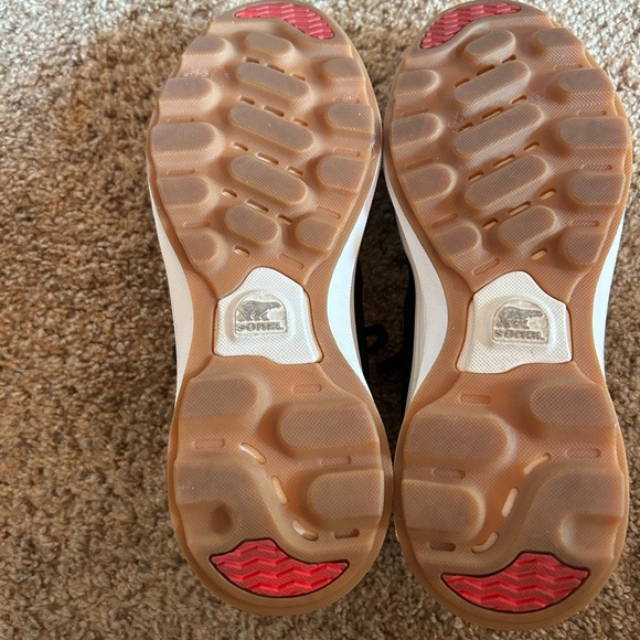 Sorel Woman’s Black Sneakers/ Sorel Ona / NWOT, NWOB/ Size 7 - Picture 6 of 9